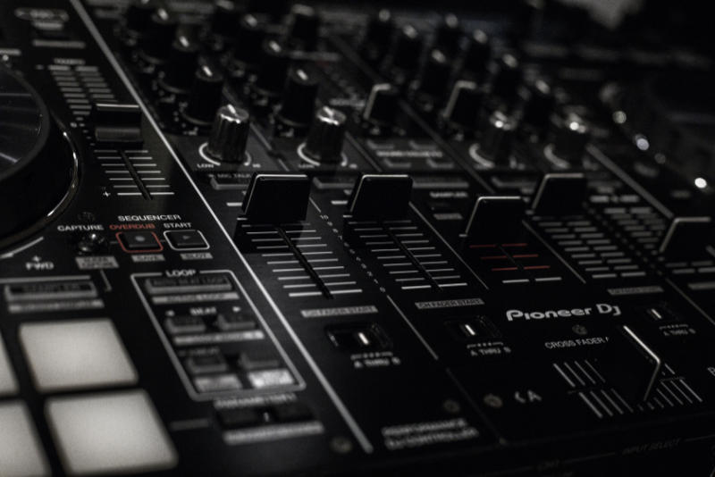 dj mixer for overdubbing